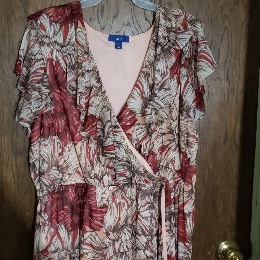 Bold abstract flower maxi dress.